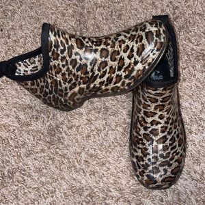 Corkys ankle rain boot size 7 leopard